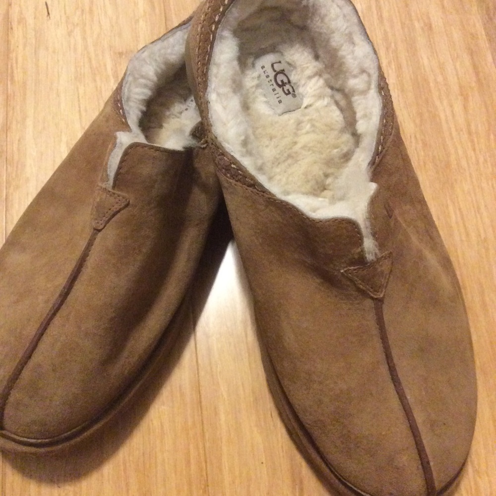 Uggs shearling lined slippers 13